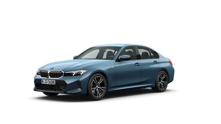 Bmw 330e M Sport 20261 | ยางรถยนต์ ราคาอัปเดต 2026 ครบทุกยี่ห้อ รวมยาง Ev | Autotirechecking Blue BMW sedan shown on a white studio background, front three-quarter view