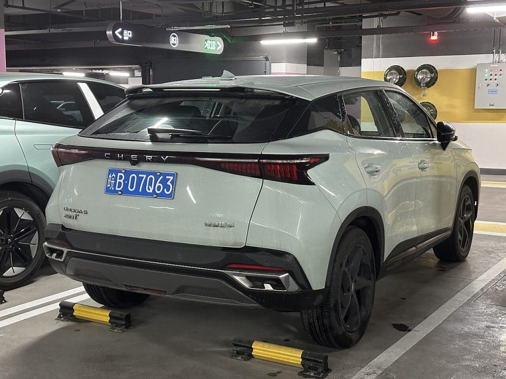 ภาพถ่ายจริง Chery Omoda 5 รุ่นเครื่องยนต์มุมท้ายในจีน ใช้ประกอบข่าวทางการมาเลเซียเรียกตรวจ Omoda 5 ไม่ใช่ภาพรถที่เกิดเหตุ