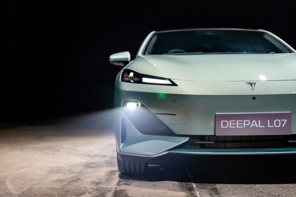 Deepal L074 | ยางรถยนต์ ราคาอัปเดต 2026 ครบทุกยี่ห้อ รวมยาง Ev | Autotirechecking Front view of a white modern car with headlights on, license plate reads 'DEEPAL LOZ'.