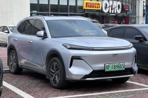 Geely Galaxy Starship 7 PHEV รถรุ่นจีน ภาพเปรียบเทียบระบบขับเคลื่อนกับ STARRAY EM-R REEV ที่ขายในไทย