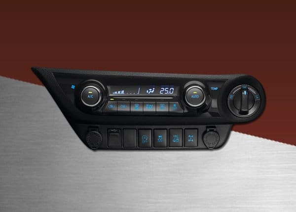 Hilux2017interior5 | ยางรถยนต์ ราคาอัปเดต 2026 ครบทุกยี่ห้อ รวมยาง Ev | Autotirechecking