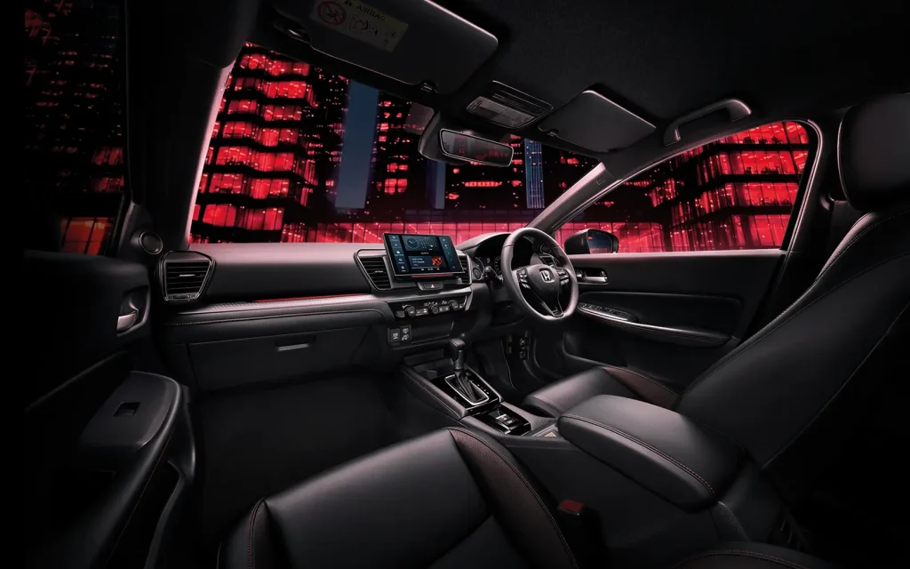 Honda City 2026 Ehev Rs ภายในห้องโดยสาร | ยางรถยนต์ ราคาอัปเดต 2026 ครบทุกยี่ห้อ รวมยาง Ev | Autotirechecking ห้องโดยสาร Honda City e:HEV RS พร้อมหน้าจอสัมผัส 10 นิ้วและเบาะสีดำเดินด้ายแดง
