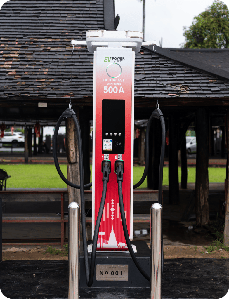 Hyperfast Charge7 | ยางรถยนต์ ราคาอัปเดต 2026 ครบทุกยี่ห้อ รวมยาง Ev | Autotirechecking Electric vehicle ultrafast charging station labeled 500A with two charging cables at a roadside structure, outdoors at a park area.