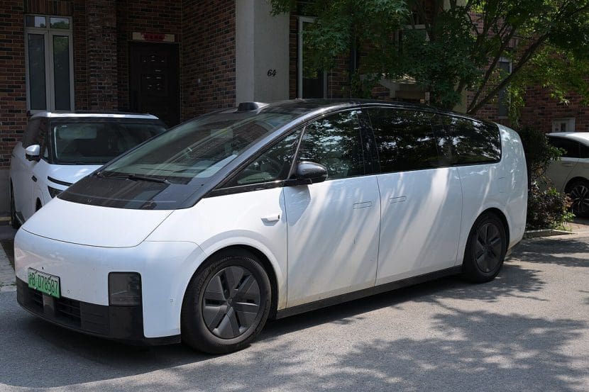 Li Auto Mega รถ MPV ไฟฟ้าขนาดใหญ่ ถ่ายในเซี่ยงไฮ้ ปี 2025 ยังไม่ใช่รุ่นเปิดขายไทย