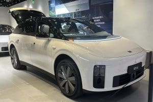 Li Auto i6 รุ่นแรกตลาดจีนปี 2025 ภาพประกอบเปรียบเทียบกับรุ่นอัปเดตปี 2026 ไม่ใช่ภาพรุ่นใหม่หรือรถสเปกไทย