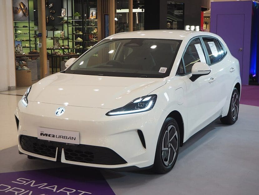 MG Urban STANDARD 2026 สีขาว มุมด้านหน้า ถ่ายในประเทศไทย โดย Chanokchon