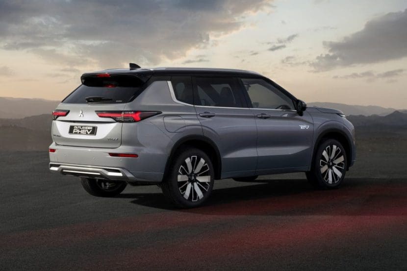 Mitsubishi Outlander3 | ยางรถยนต์ ราคาอัปเดต 2026 ครบทุกยี่ห้อ รวมยาง Ev | Autotirechecking