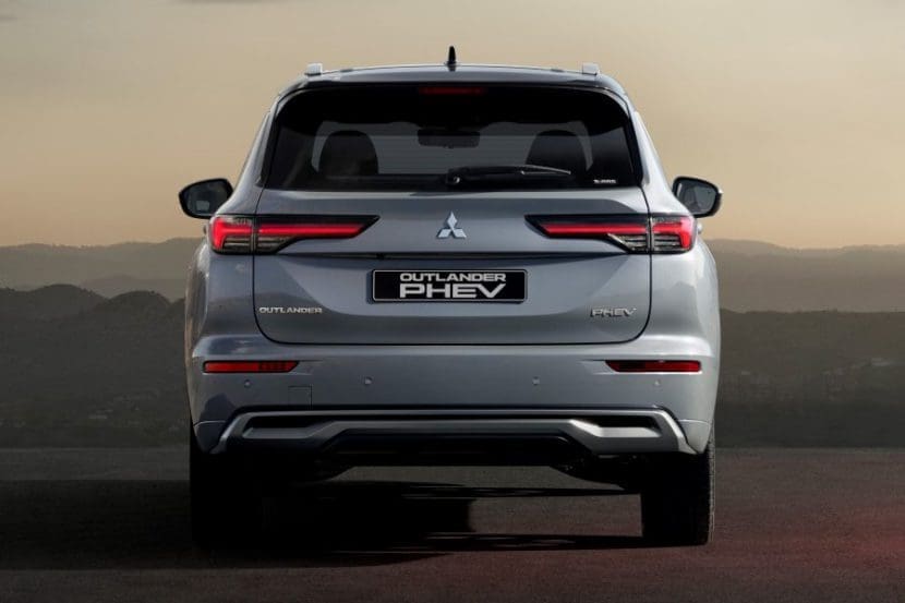 Mitsubishi Outlander6 | ยางรถยนต์ ราคาอัปเดต 2026 ครบทุกยี่ห้อ รวมยาง Ev | Autotirechecking