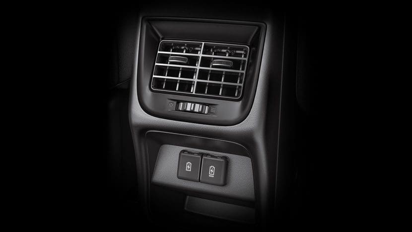 Suzuki Fronx 2026 ช่องแอร์หลังและ Usb | ยางรถยนต์ ราคาอัปเดต 2026 ครบทุกยี่ห้อ รวมยาง Ev | Autotirechecking ช่องแอร์เบาะหลังและช่องชาร์จ USB-A USB-C ของ Suzuki Fronx