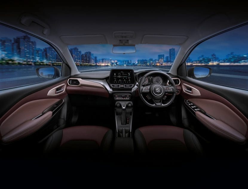 Suzuki Fronx 2026 ห้องโดยสารสีดำเบอร์กันดี | ยางรถยนต์ ราคาอัปเดต 2026 ครบทุกยี่ห้อ รวมยาง Ev | Autotirechecking ภาพรวมเบาะหน้าและคอนโซล Suzuki Fronx สีดำตัดเบอร์กันดี