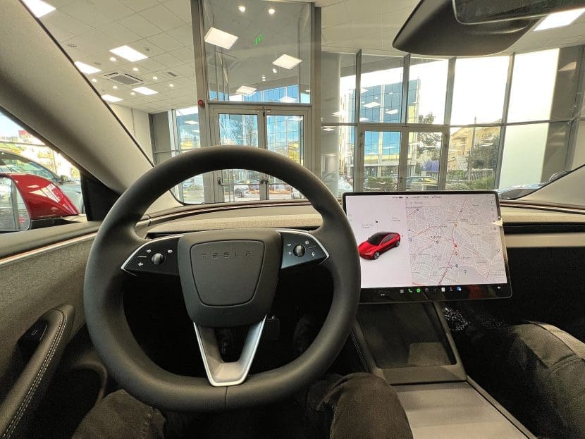 Tesla Model 3 Upgraded Interior Cc0 | ยางรถยนต์ ราคาอัปเดต 2026 ครบทุกยี่ห้อ รวมยาง Ev | Autotirechecking ห้องโดยสาร Tesla Model 3 ภาพประกอบการอัปเดตซอฟต์แวร์