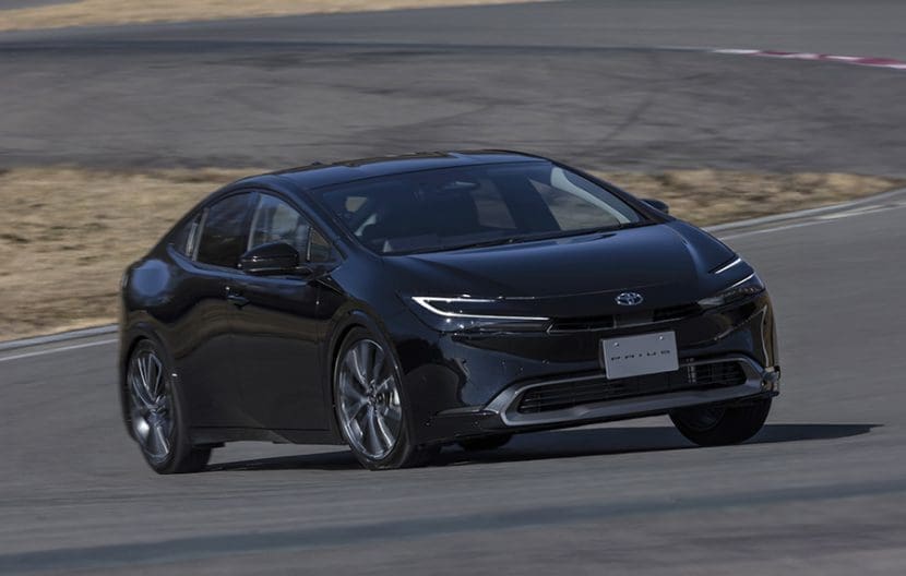 Toyota Prius 20253 | ยางรถยนต์ ราคาอัปเดต 2026 ครบทุกยี่ห้อ รวมยาง Ev | Autotirechecking