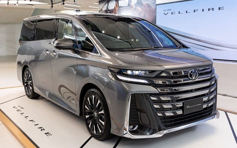 Toyota Vellfire 2024 | ยางรถยนต์ ราคาอัปเดต 2026 ครบทุกยี่ห้อ รวมยาง Ev | Autotirechecking รวมถึงระบบความปลอดภัยใน Toyota Alphard 2024 และ Toyota Vellfire 2024 จะมาพร้อม Toyota Safety Sence กล้องมองภาพรอบคัน ถุงลมนิรภัย 6 จุด ระบบควบคุมการทรงตัว ระบบป้องกันการลื่นไถล และอุปกรณ์อื่น ๆ เหมือนกันทั้งหมด