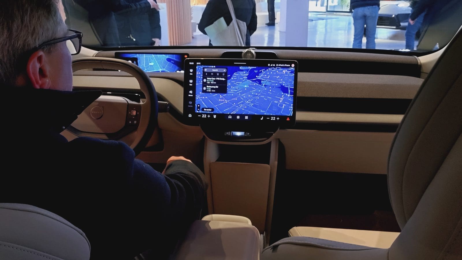 Volvo Ex60 Cabin Dashboard Sweden January 2026 Herranderssvensson Cc Bysa 40 | ยางรถยนต์ ราคาอัปเดต 2026 ครบทุกยี่ห้อ รวมยาง Ev | Autotirechecking ห้องโดยสาร Volvo EX60 พวงมาลัยซ้าย พร้อมแดชบอร์ดและหน้าจอกลาง รถจัดแสดงในสวีเดน ไม่ใช่การยืนยันสเปกไทย