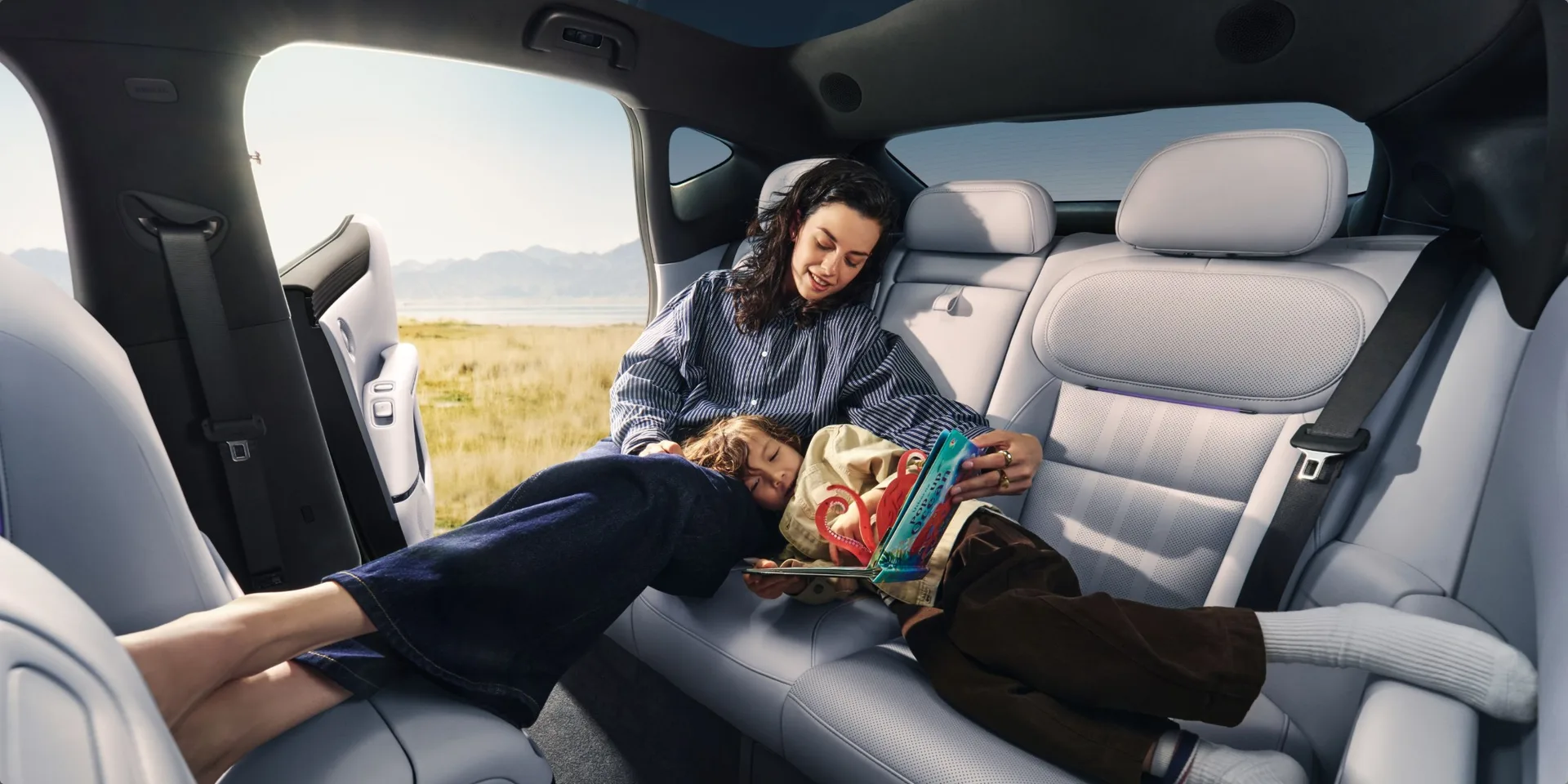 Xpengl032026rearseatingspace | ยางรถยนต์ ราคาอัปเดต 2026 ครบทุกยี่ห้อ รวมยาง Ev | Autotirechecking พื้นที่เบาะหลัง XPENG L03 ขณะจอดพัก