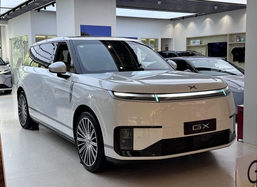 ภาพถ่ายรถ XPENG GX รุ่นธรรมดาในจีน ซึ่งเป็นพื้นฐานของ Robotaxi YOYO ไม่ใช่รถทดลองที่ให้บริการ YOYO